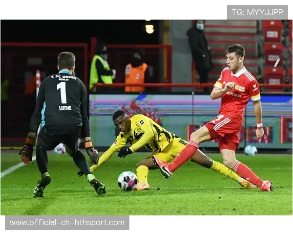 足球边路突破如闪电——速度与技术的完美结合 足球边路突破如闪电——速度与技术的完美结合